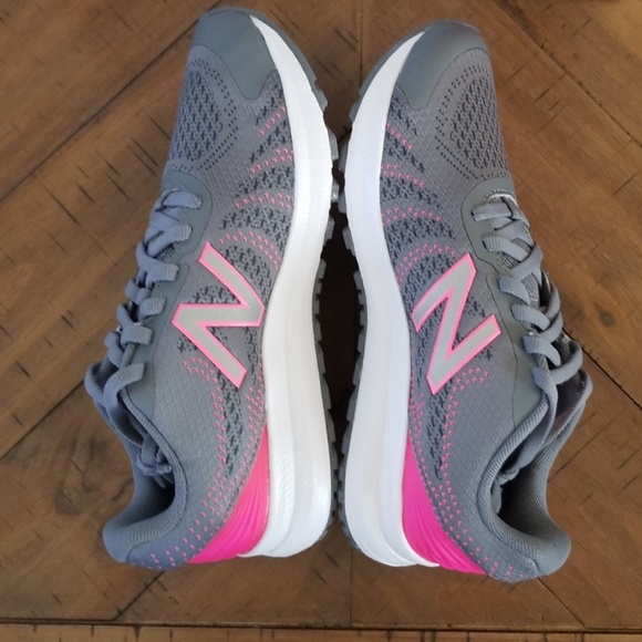 🆕️ Girls New Balance Shoes - Picture 2 of 8